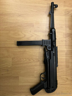Airsoft manuální MP40 plast