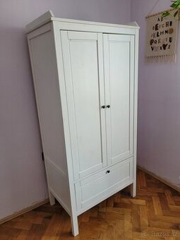Bílá šatní skříň SUNDVIK zn. IKEA