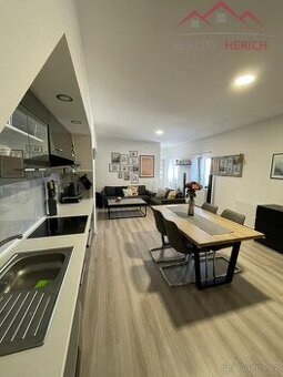 Exkluzivní nabídka podkrovního bytu 3+kk (72 m2) Ruská, Chom - 1