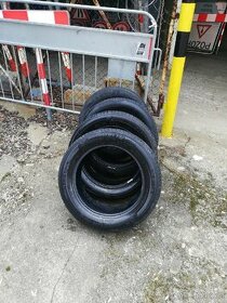 Pneu 205/55 R 16 Michelin.