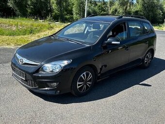 Hyundai i30 SW 1.4i 80kw, r.2012, klima, STK