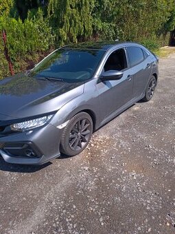 Honda Civic Benzín najeto 23150 km,stav nového vozu