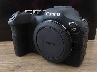 Canon EOS R7