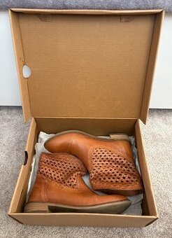 Damske kotnikove boty zn.Levi’s