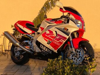 Yamaha YZF 750 R top stav