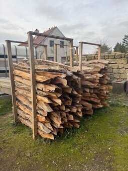 Akátové kůly štípané na ohrady