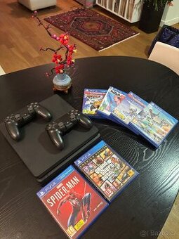 Playstation 4 slim + 2 dualshock ovladače, 6 her