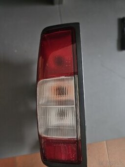 Nissan Navara D22 světlo levé zadní