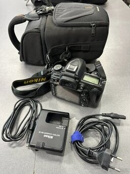 Nikon D7000 s DX snímačem - tělo