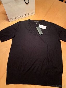 luxusní kvalitní černý svetřík značkový - vel. S - nový