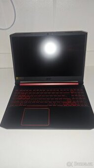 Herní notebook Acer Nitro 5 – Ryzen 5, Radeon RX 560X, 12 GB