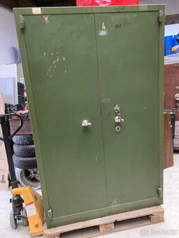 Trezor skříňový dvoudveřový KOVONA 15.000 kč