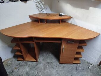 Rohový psací stůl