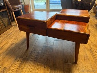 Konferenční stolek z akáciového dřeva