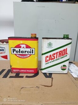 plechovky od oleje 2l Castrol a Polaroil dekorace