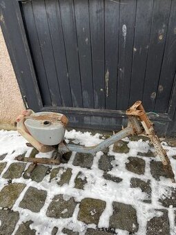 Torzo se štítkem Jawa pionýr 20 - holubí modř