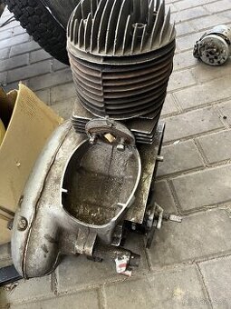 Motor Jawa 250/ 353