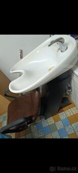 Kadeřnické křeslo s umyvadlem