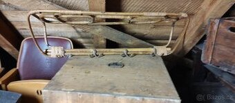 Starý bambusový věšák