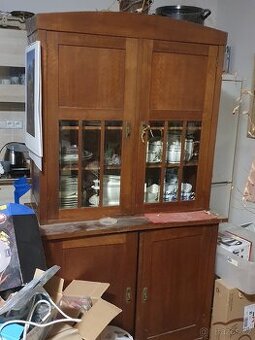 Kredenc se skleníkem