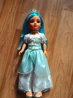 Panenka modré šaty