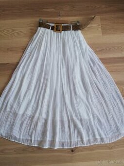 Bílá dlouhá sukně s páskem