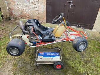 Stará závodní motokára Tecno