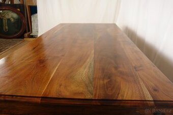 Sheeshamové dřevo - konferenční stolek