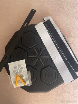 Chytrý hudební boxovací terč