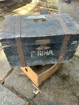 Starožitnosti, truhly, válečné věci