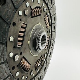 ADAPTÉR SPOJKOVÉHO KOTOUČE BMW-NISSAN PATROL SWAP M57