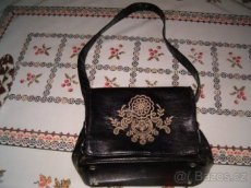 Kabelky starší i novější, tašky