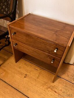 Noční stolek / malá komoda