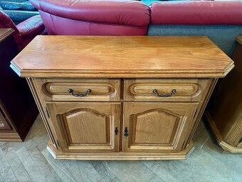 908 Komoda rustikální 2-řadá frézovaná masivní provedení