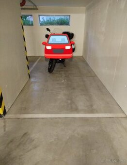pronájem 1/2 garážového stání 6 m² Brno Žebětín Křepelčí