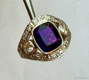 MIMOŘÁDNÝ 14K ZLATÝ ART DECO PRSTEN S AMETYSTEM A DIAMANTY - 1