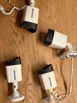 4x kamera Hik Vision a dalsi