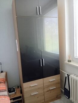 Šatní skříň s nástavcem
