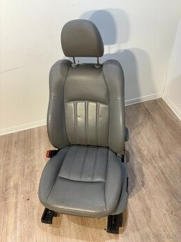 //Sedačka řidiče Chrysler 300c//