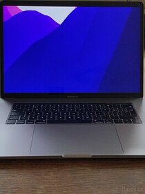 Macbook Pro 15" TouchBar nová baterie, klávesnice a display