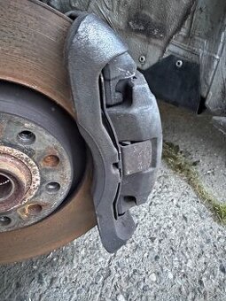 Predni brzdy audi a4 b7 320mm