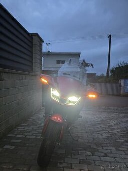 Honda V4 1300 jako Goldwing najeto 6.000 koupeno CR