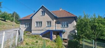 Prodej rodinného domu ve Slopném s rozsáhlými pozemky