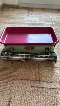 Retro kuchyňská váha Kovopodnik Semily – do 8,5 kg