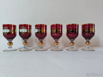 6x červené skleničky