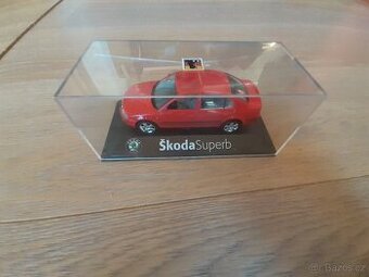 KADEN Škoda Superb - 1:43 červená