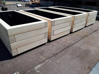 Masivní dřevěné truhlíky