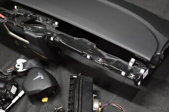 Tesla Airbag Palubní deska Bezpečnostní pás