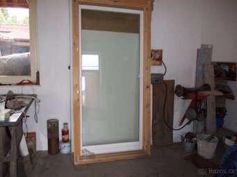 EURO dřevěné balkonové dveře s izolačním dvojsklem.