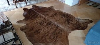 Hovězí kůže - koberec  hnědá  žíhaná č.7